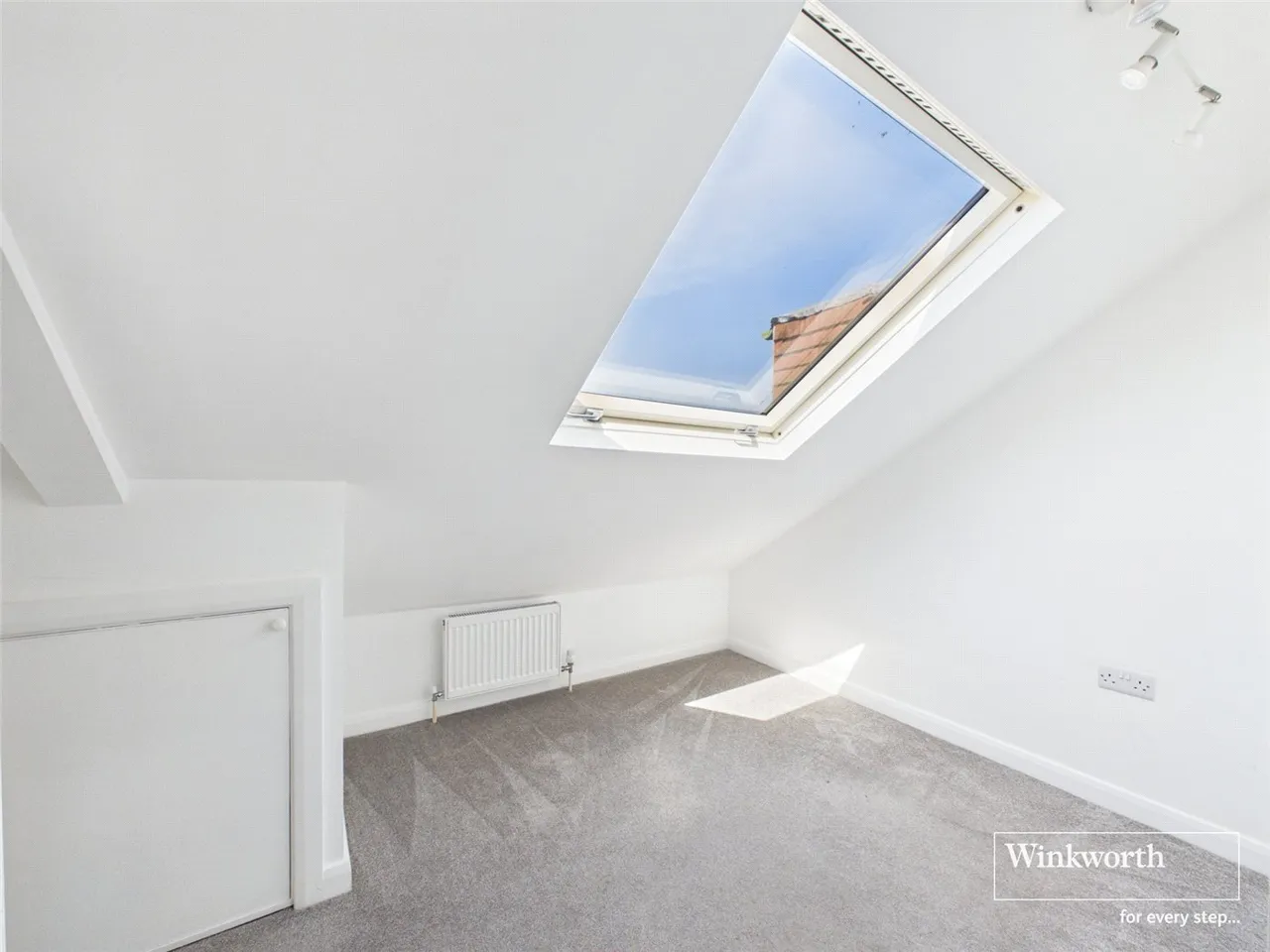 Finchley Lane, Hendon, London, NW4, photo 2