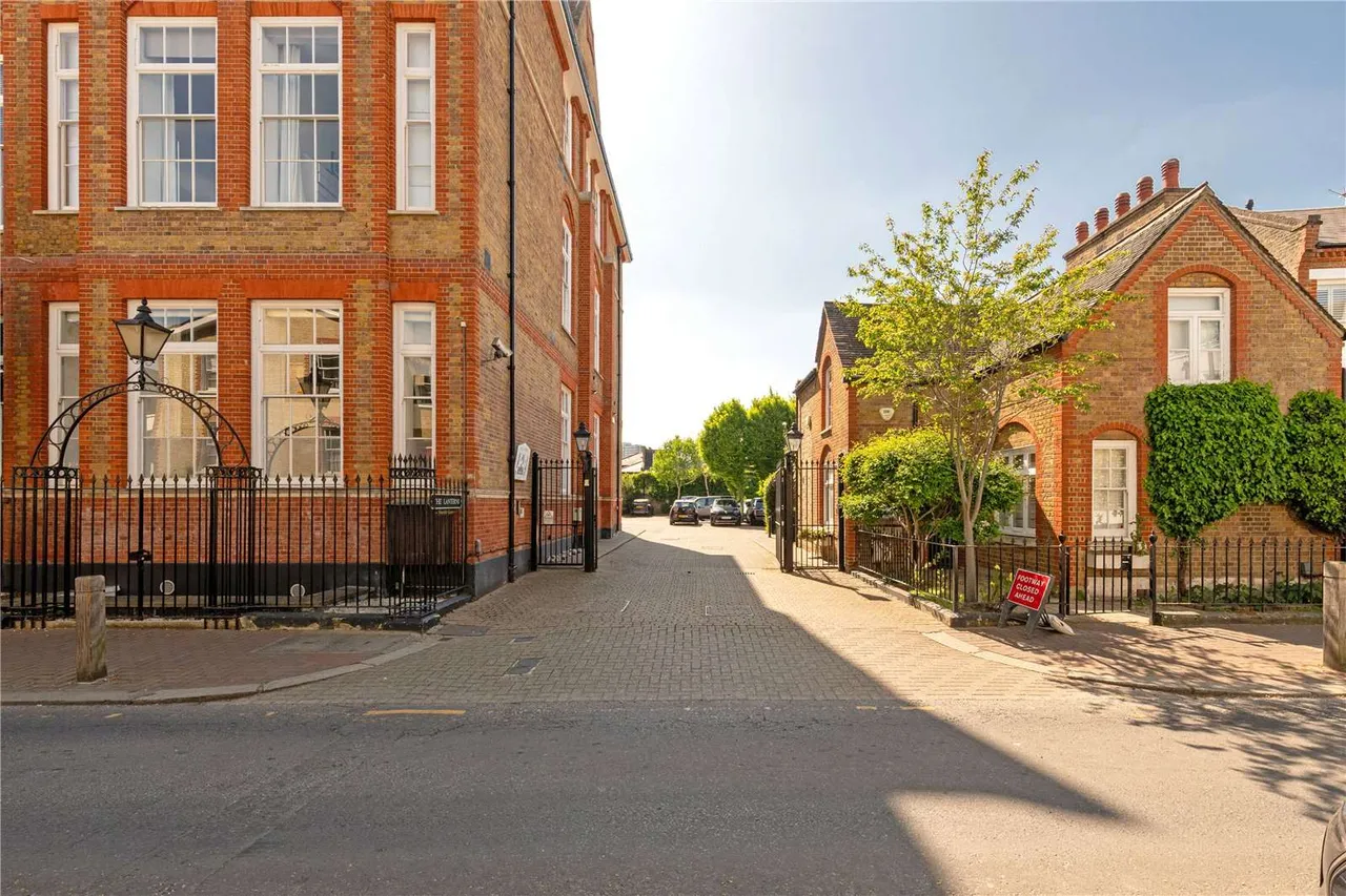 Bridge Lane, London, SW11 3AD, photo 5