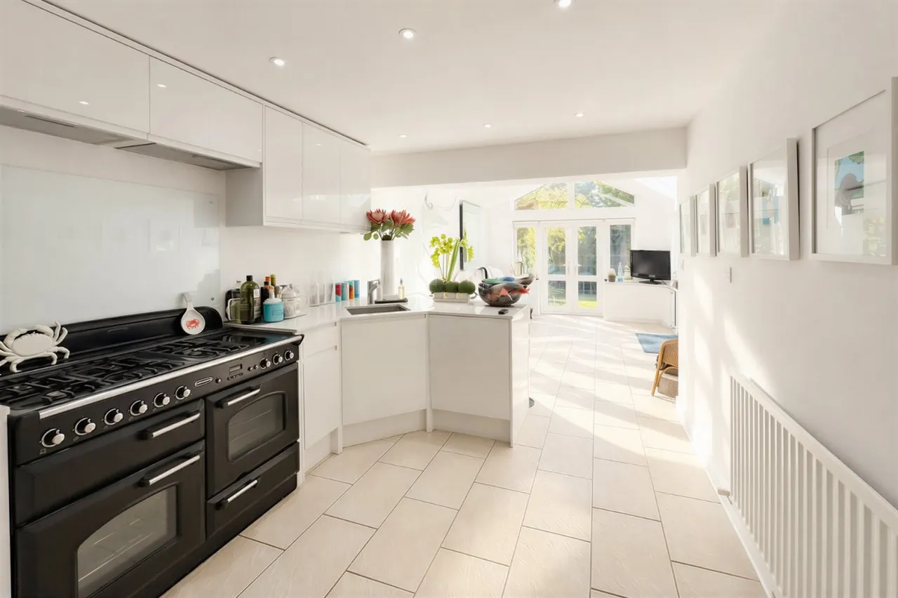 East Preston, BN16, photo 3