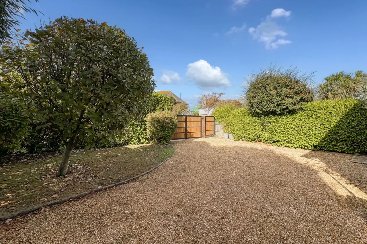 East Preston, BN16, photo 18
