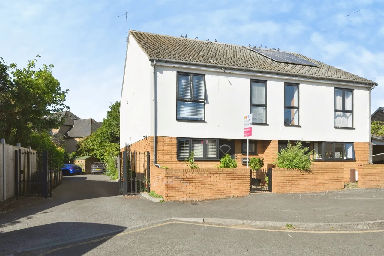 4 bed house for sale — The Close, Ware