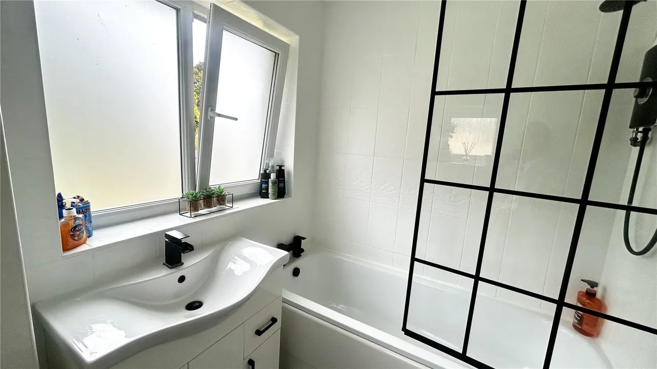 Pinewood Crescent, Heighington Village, DL5, photo 9