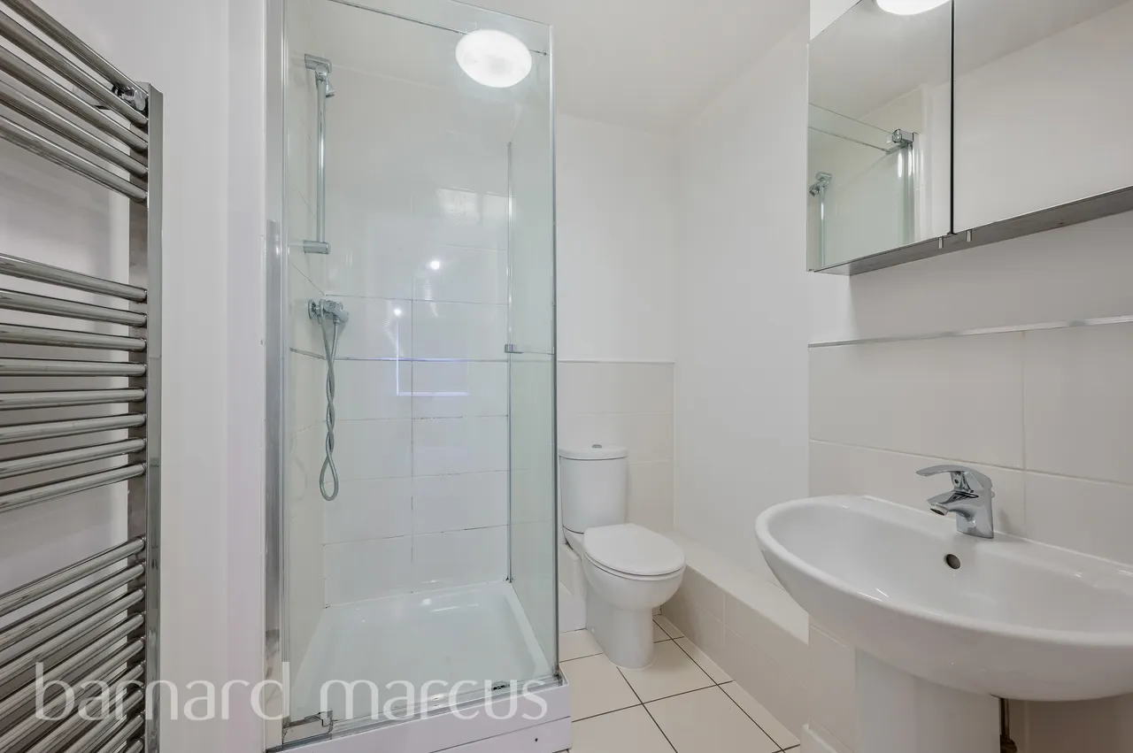 The Parade, Epsom, KT18, photo 6