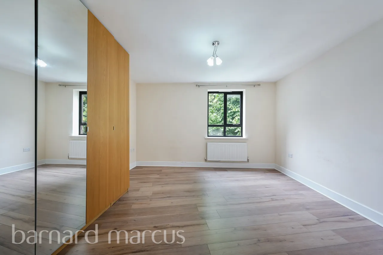 The Parade, Epsom, KT18, photo 5