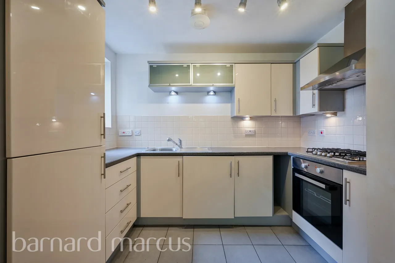 The Parade, Epsom, KT18, photo 4