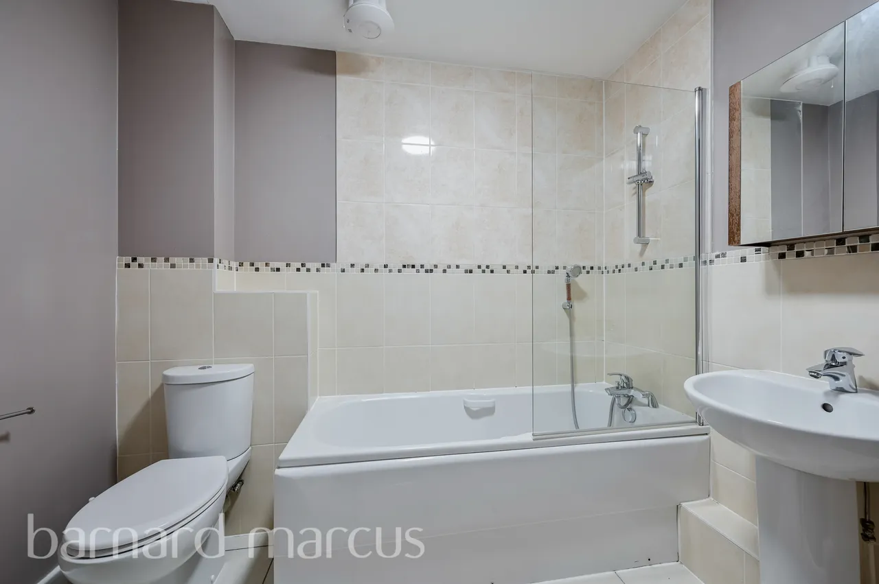 The Parade, Epsom, KT18, photo 8