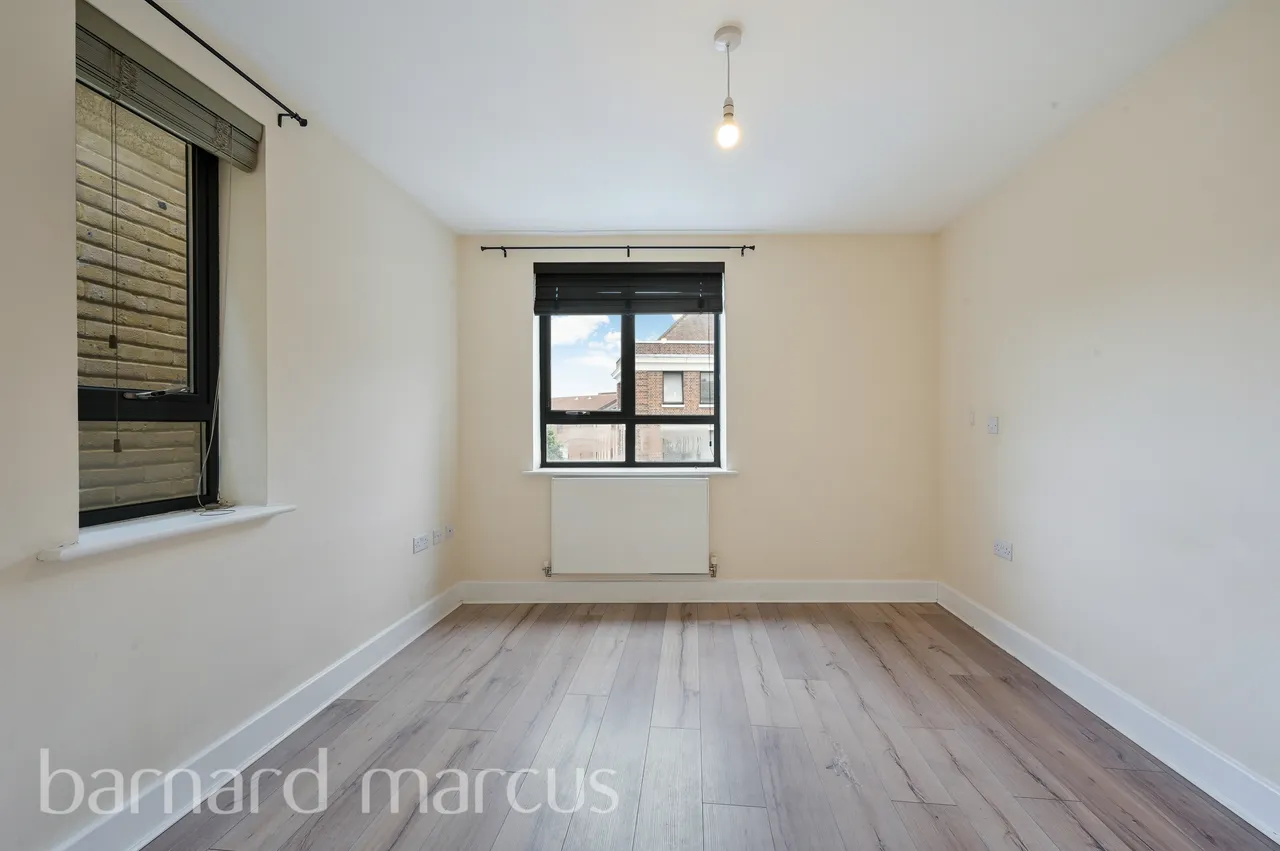 The Parade, Epsom, KT18, photo 7