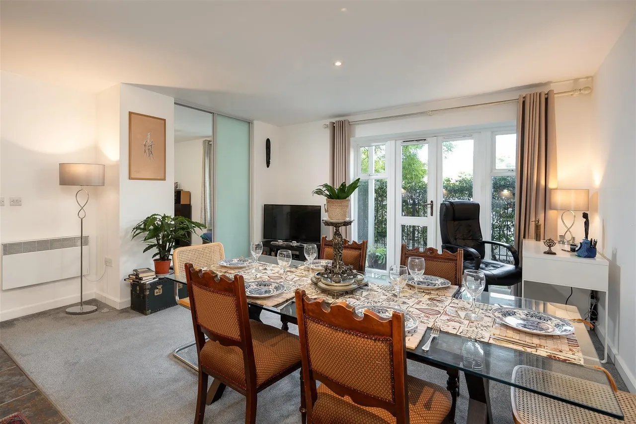Park Lodge Avenue, West Drayton, UB7, photo 2