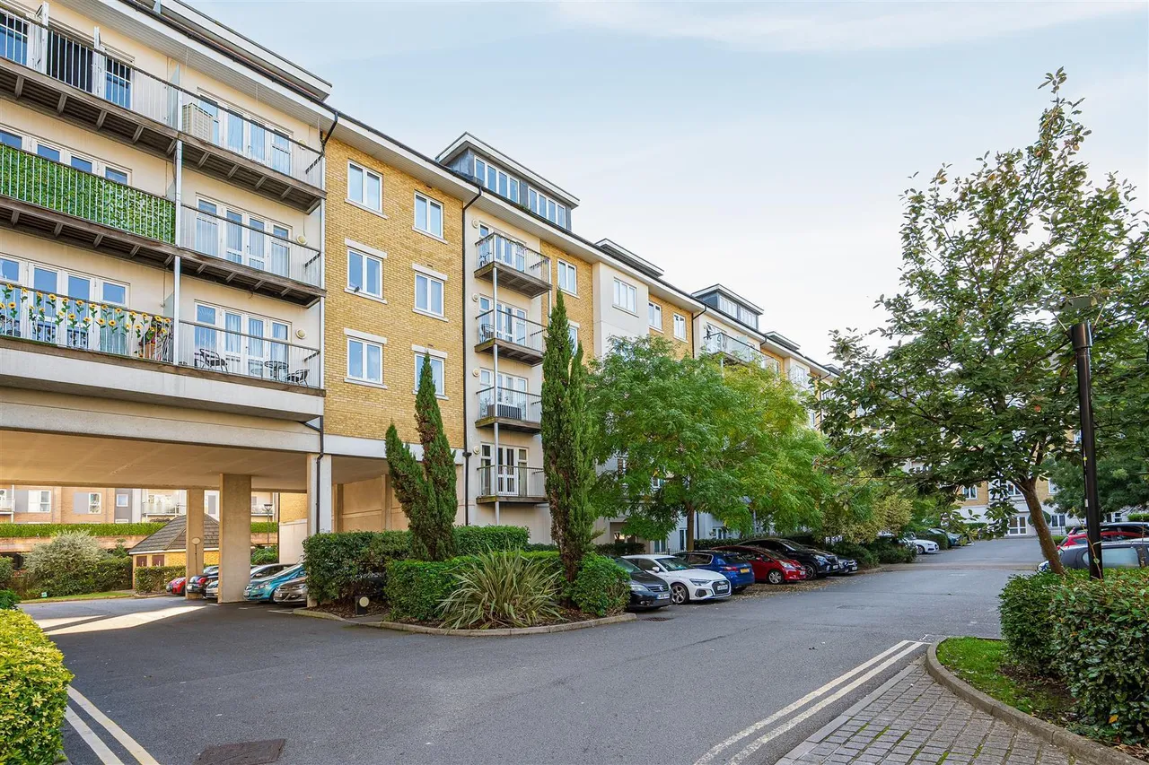 2 bed flat for sale, Park Lodge Avenue, West Drayton, UB7