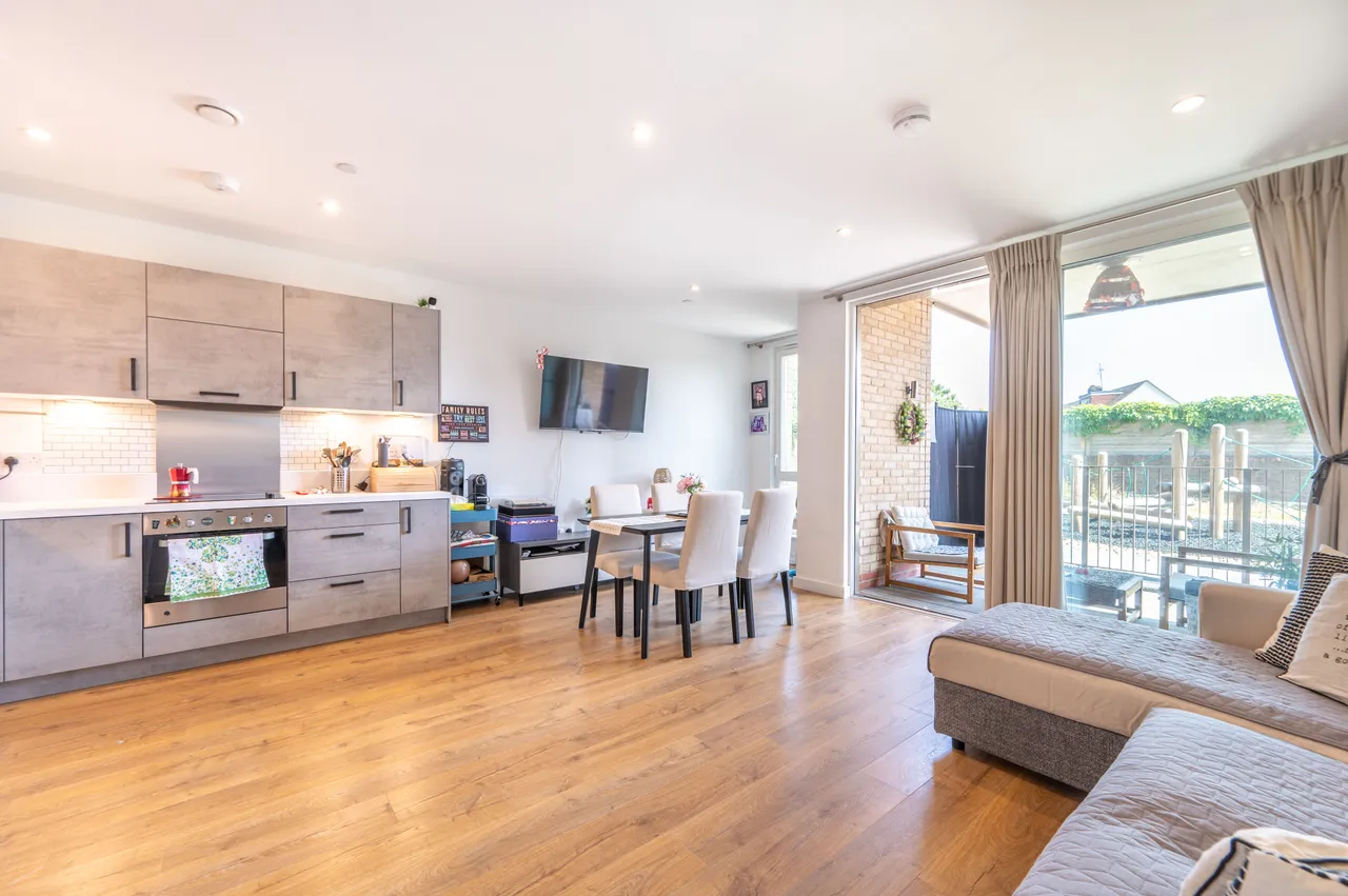2 bed flat for sale — Flat 85, Brunswick House, London