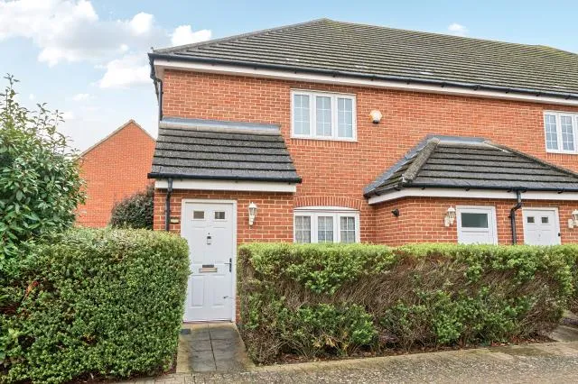 2 bed flat for sale, Hancock Close, Aylesbury, HP21
