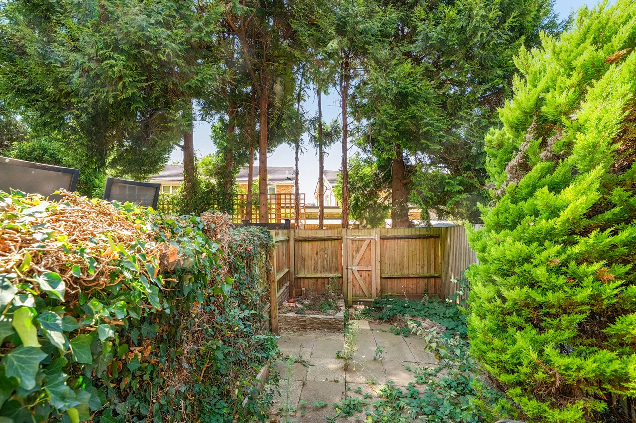 Cervantes Court, Northwood, HA6, photo 9