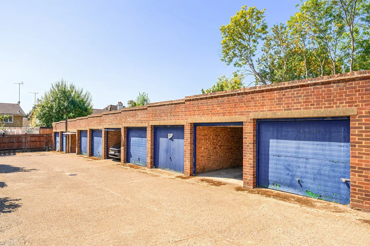 Cervantes Court, Northwood, HA6, photo 17