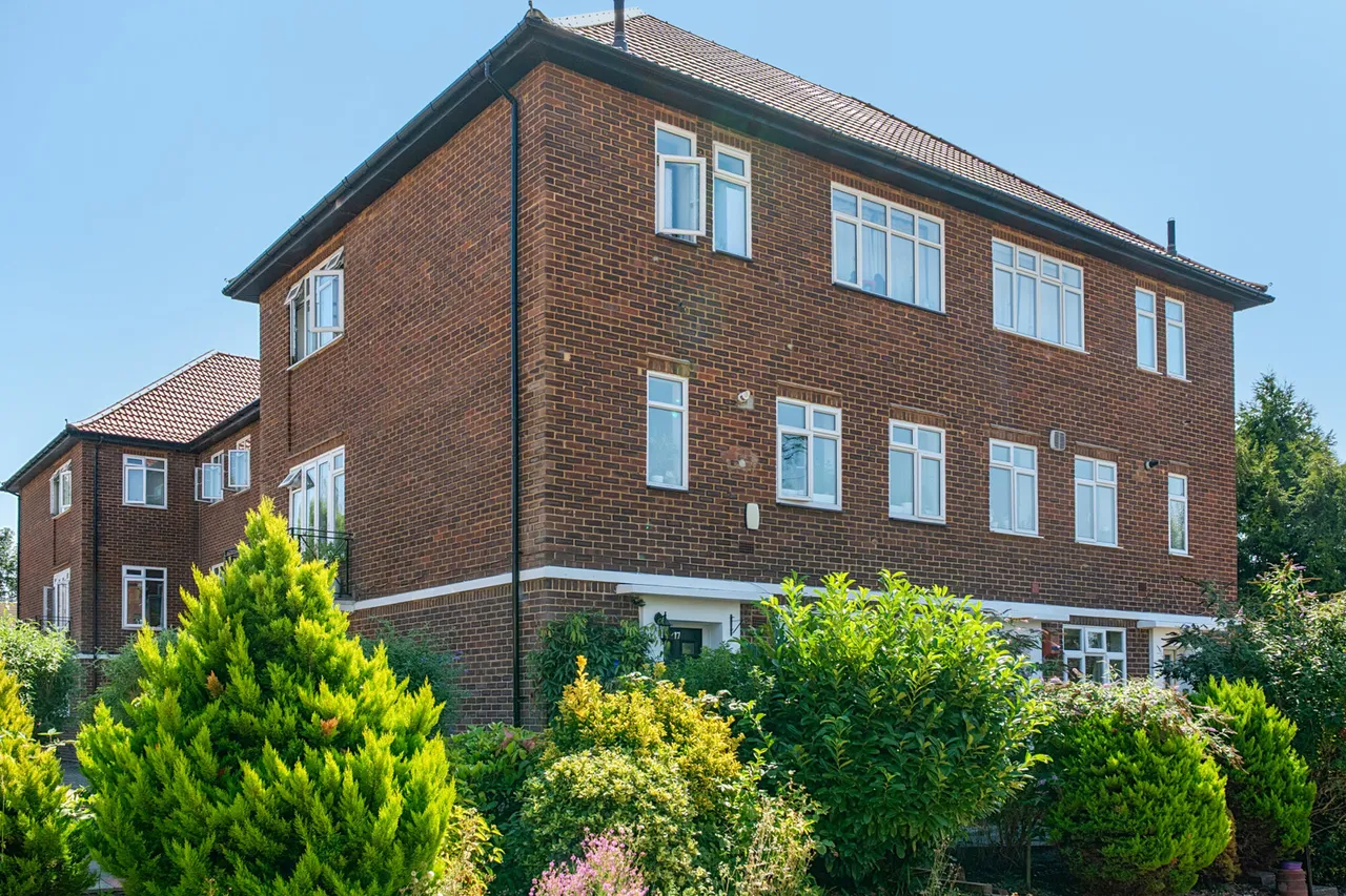 Cervantes Court, Northwood, HA6, photo 11