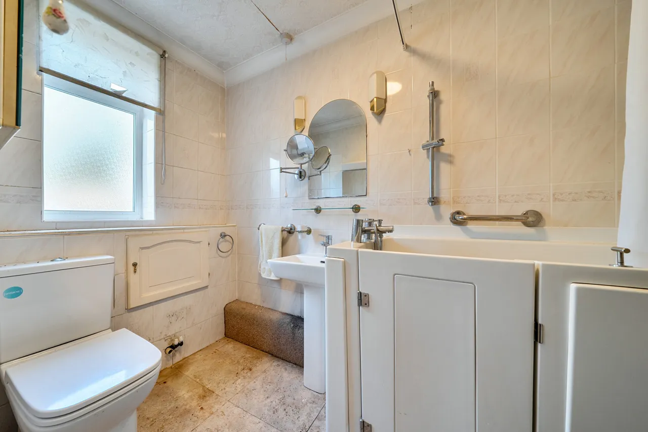 Cervantes Court, Northwood, HA6, photo 8