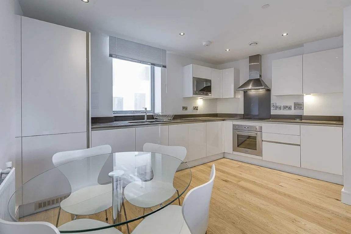 Arc Tower, Ealing Broadway, London, photo 2