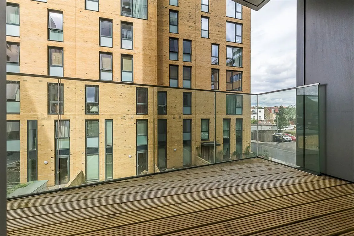 Arc Tower, Ealing Broadway, London, photo 6