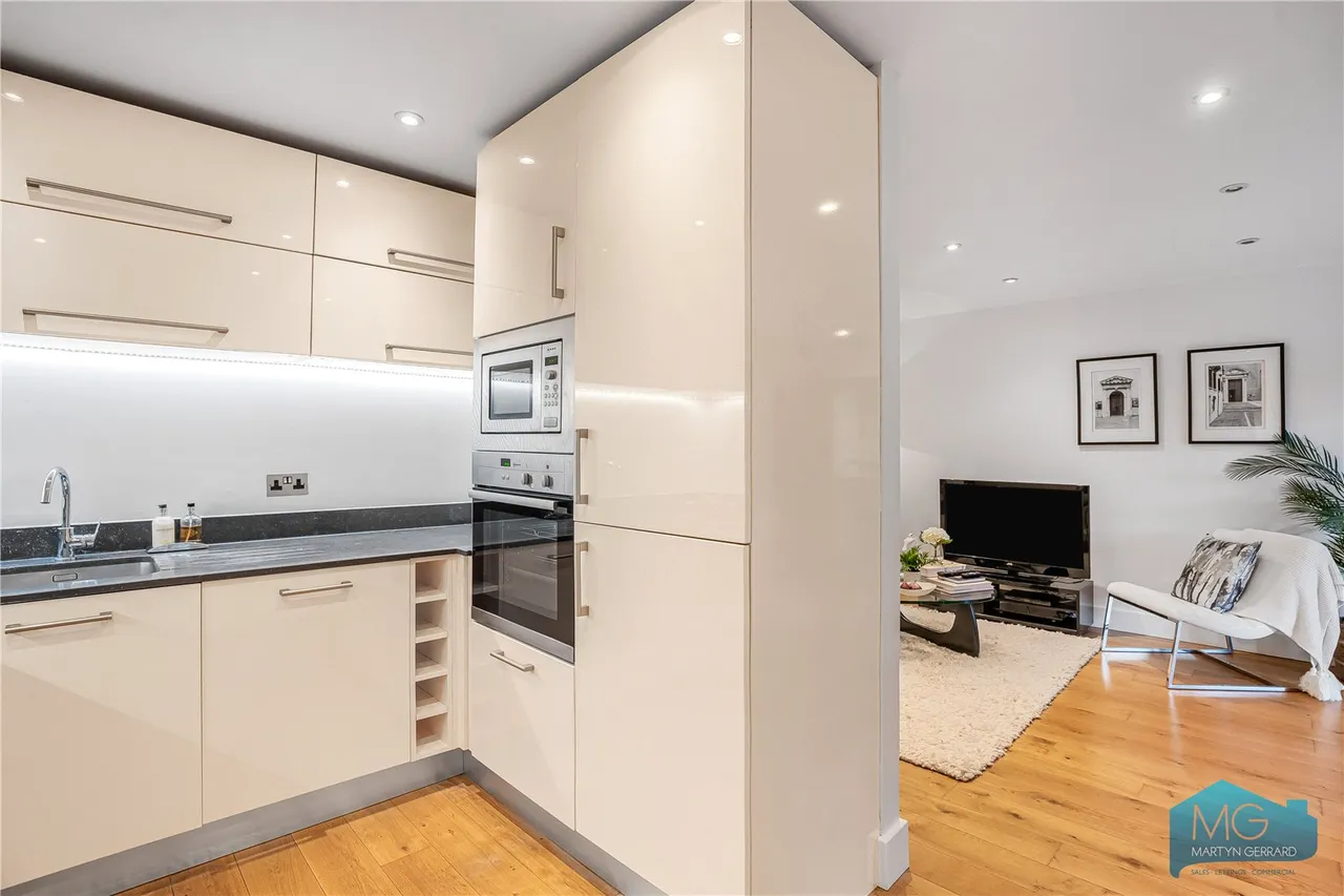 Holden Road, London, N12, photo 14