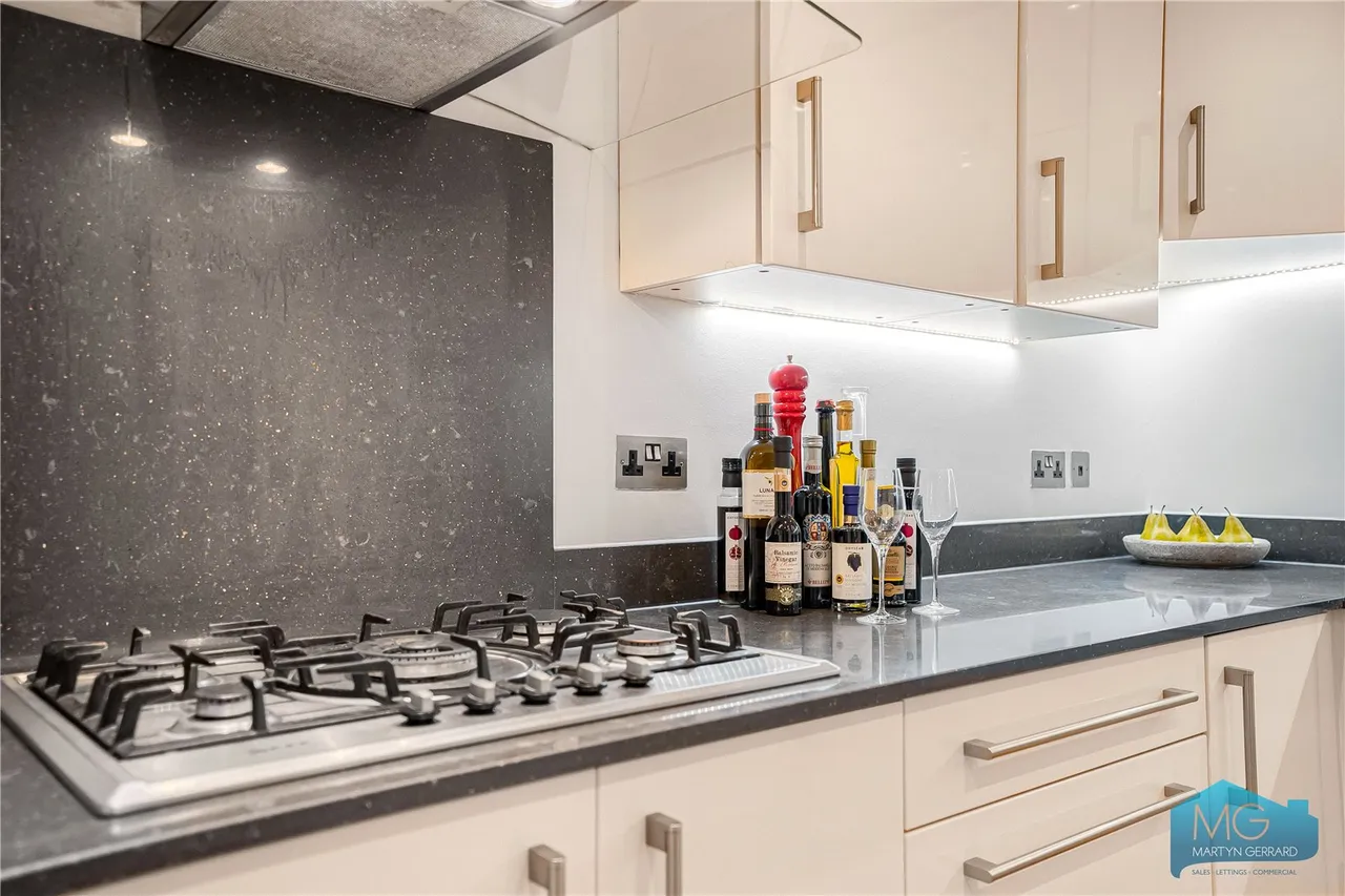 Holden Road, London, N12, photo 13