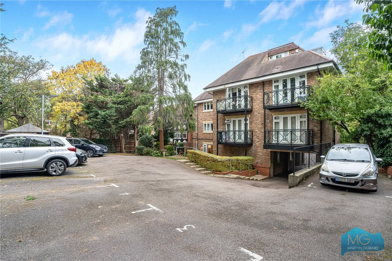 Holden Road, London, N12, photo 21