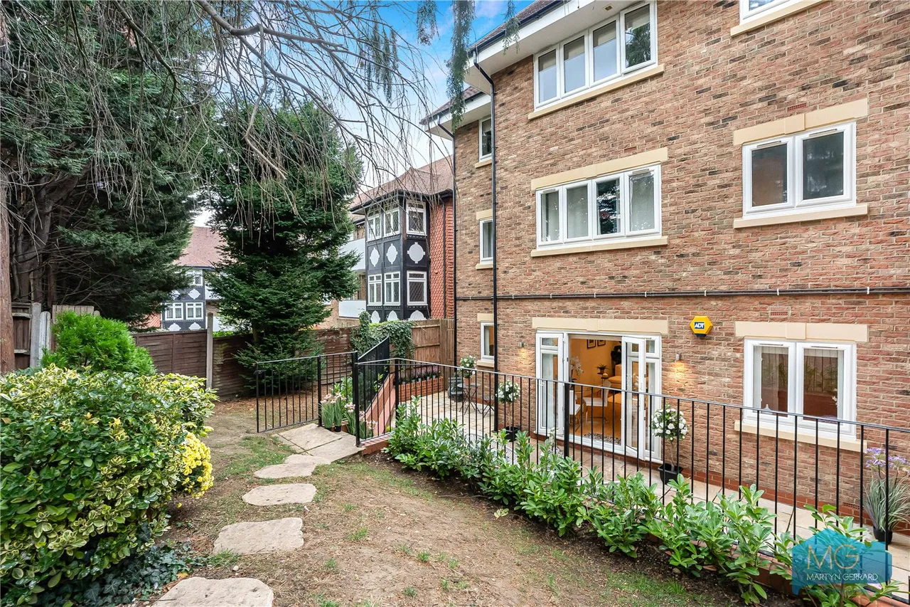 Holden Road, London, N12, photo 20