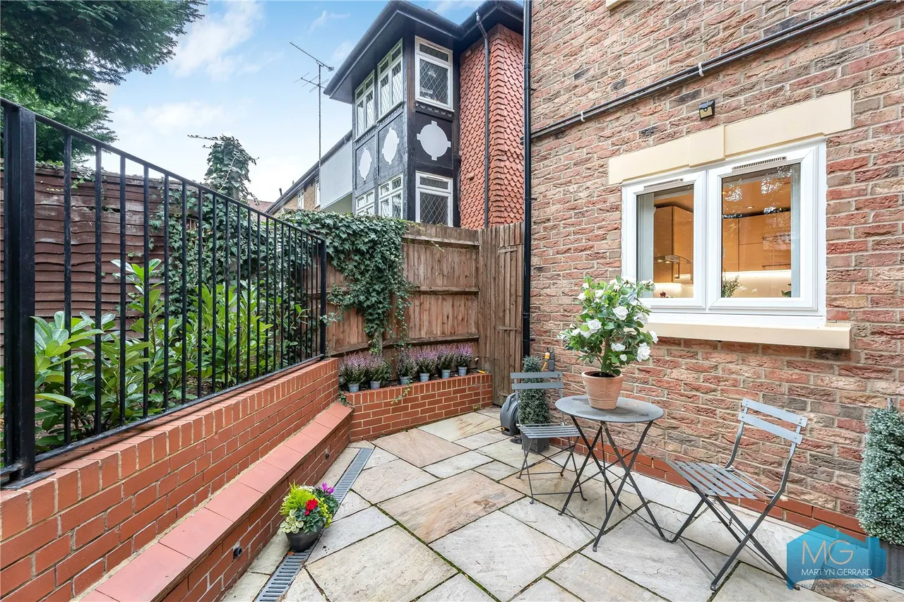 Holden Road, London, N12, photo 18