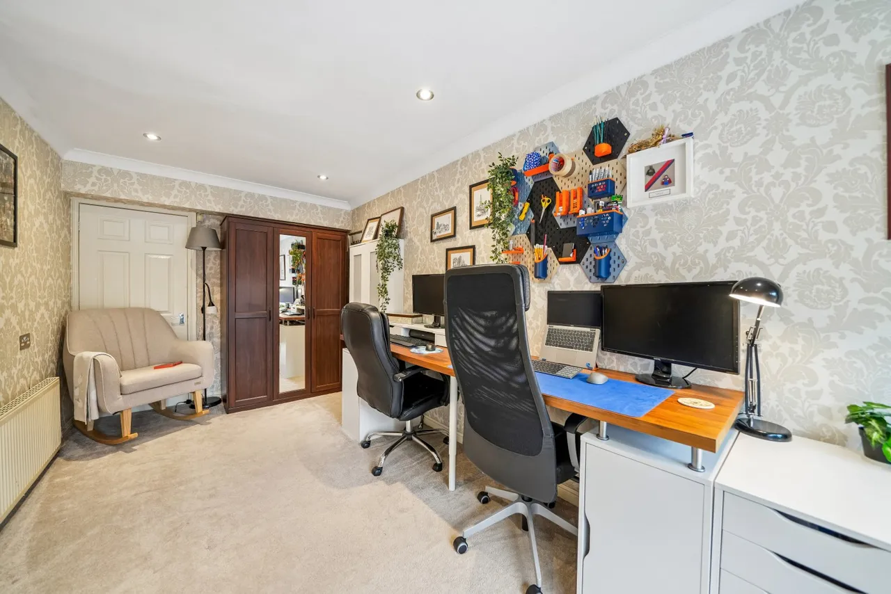 Foinaven Gardens, Thornliebank, G46, photo 12