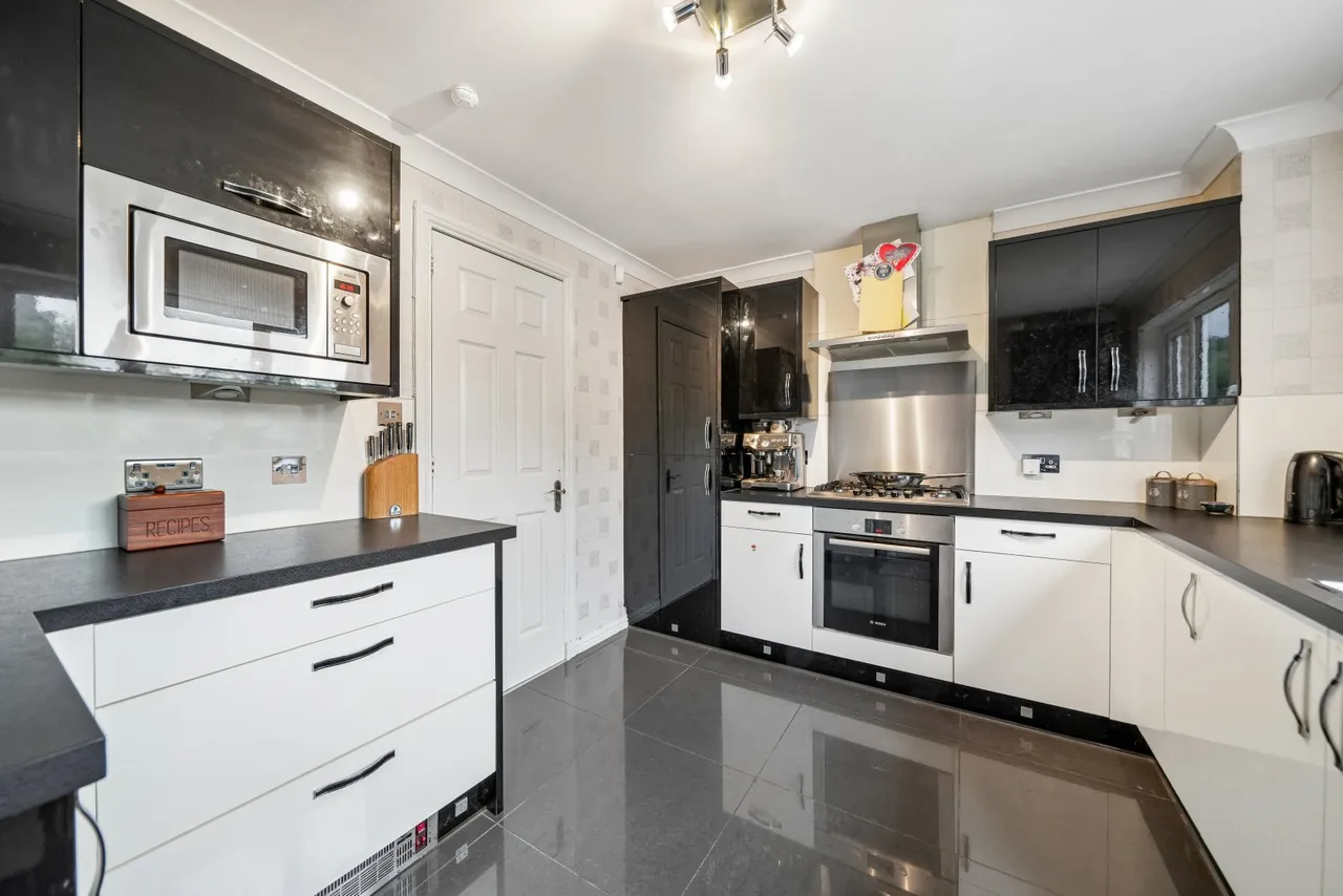 Foinaven Gardens, Thornliebank, G46, photo 9