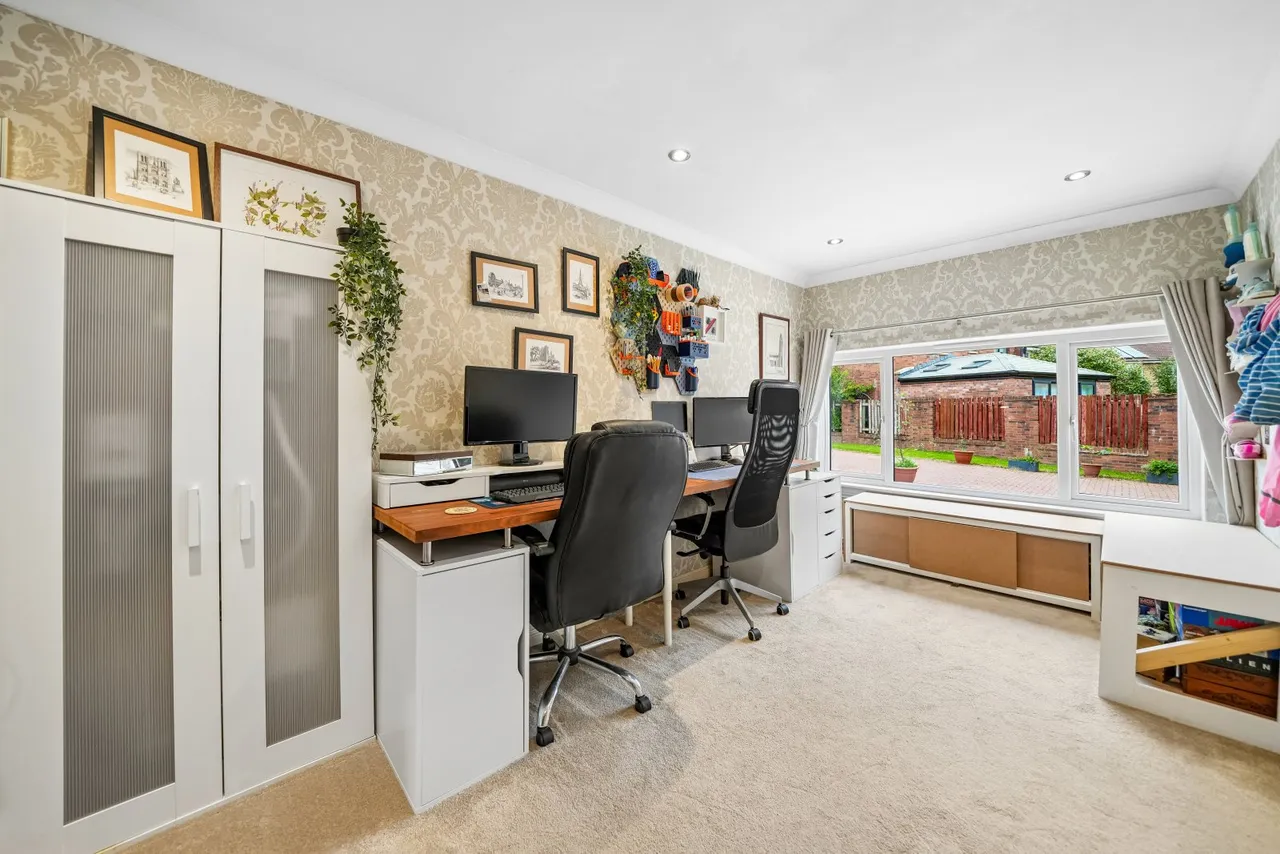 Foinaven Gardens, Thornliebank, G46, photo 11
