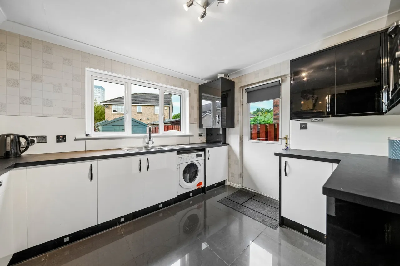 Foinaven Gardens, Thornliebank, G46, photo 7