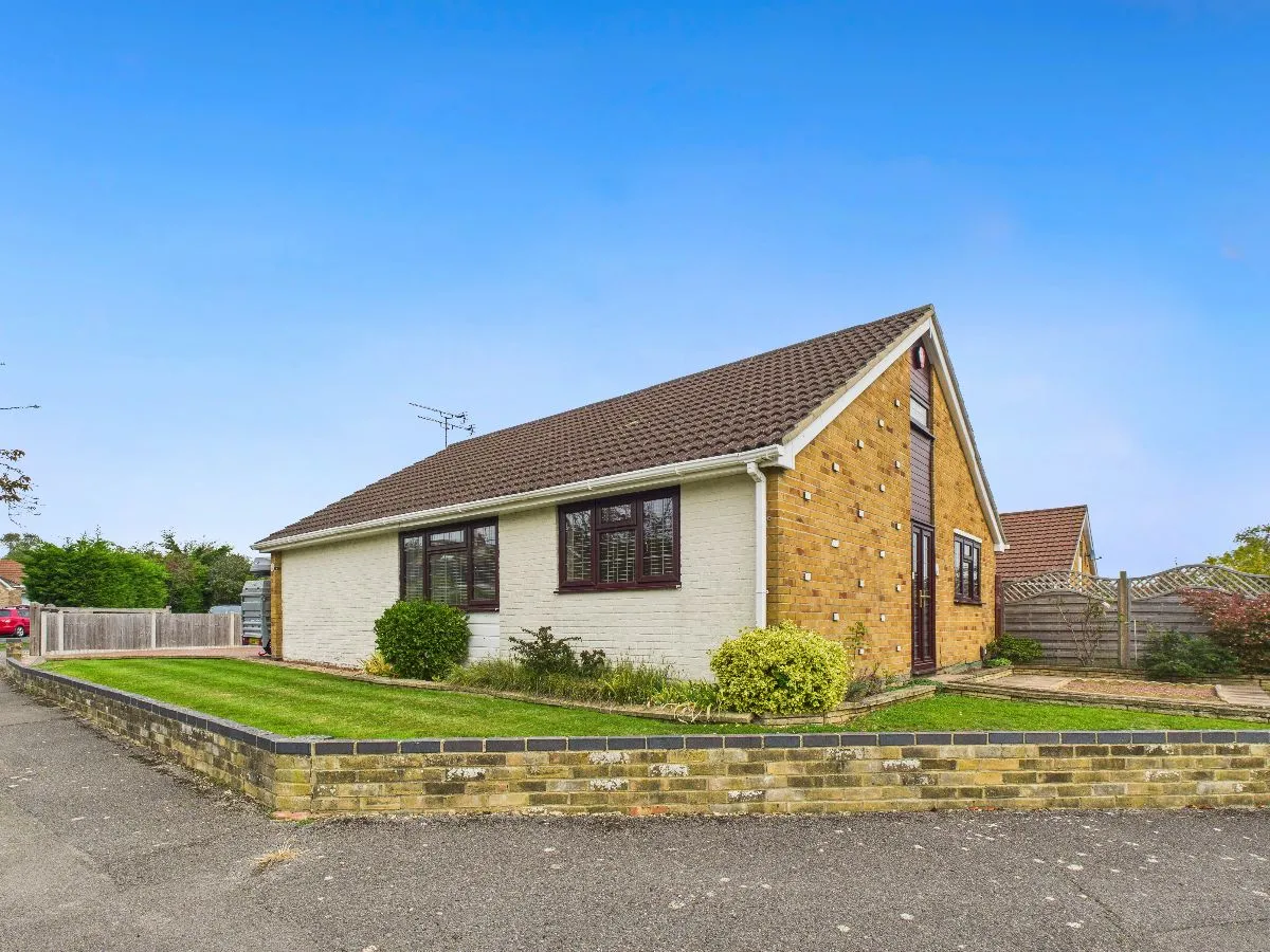 3 bed house for sale — Spring Vale, Waterlooville, PO8 9DA