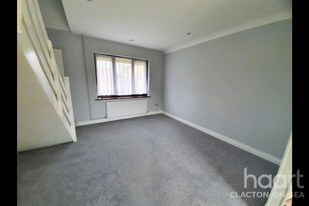 Muswell Walk, CO16, photo 5