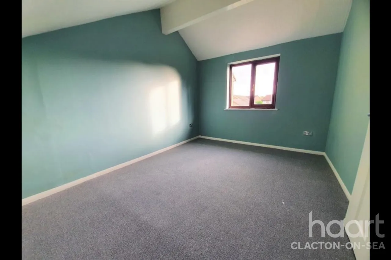 Muswell Walk, CO16, photo 7