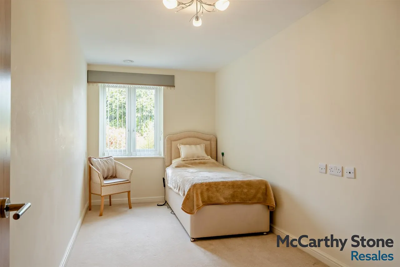 Foxes Road, Newport, PO30, photo 8