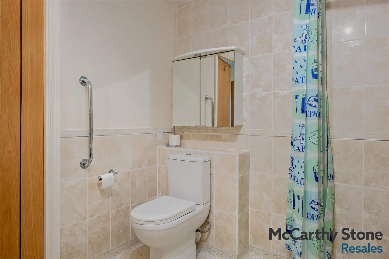 Foxes Road, Newport, PO30, photo 32
