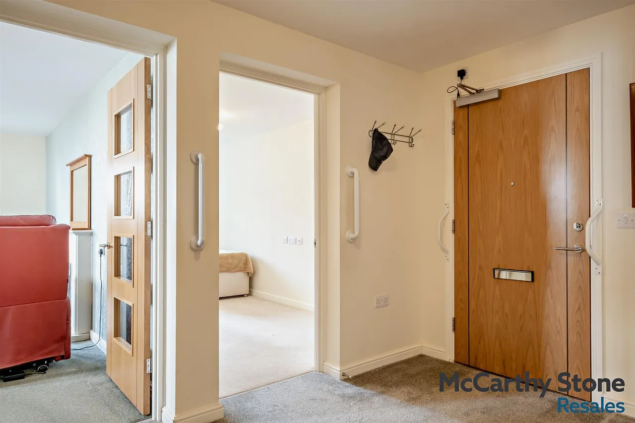 Foxes Road, Newport, PO30, photo 28