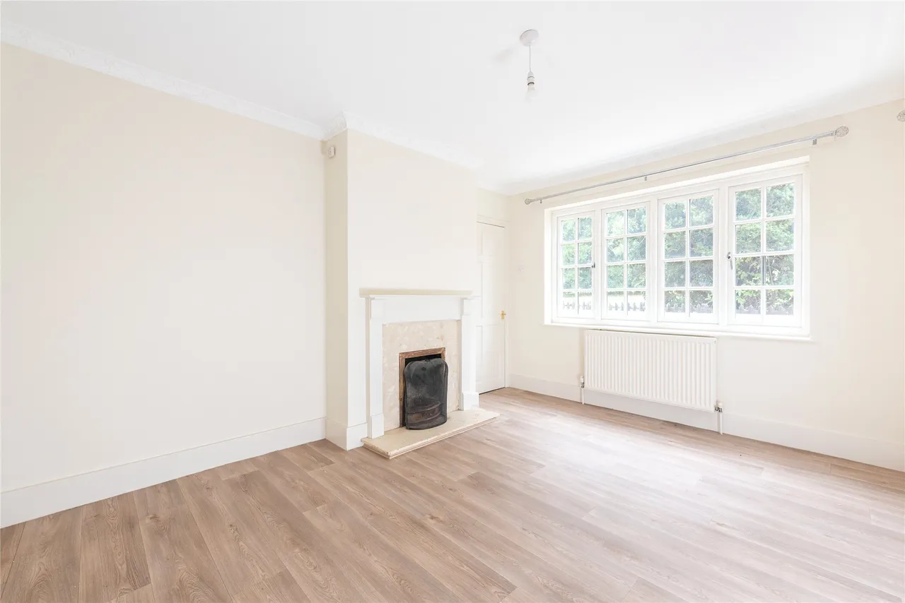 Church Walk, North Crawley, MK16, photo 3
