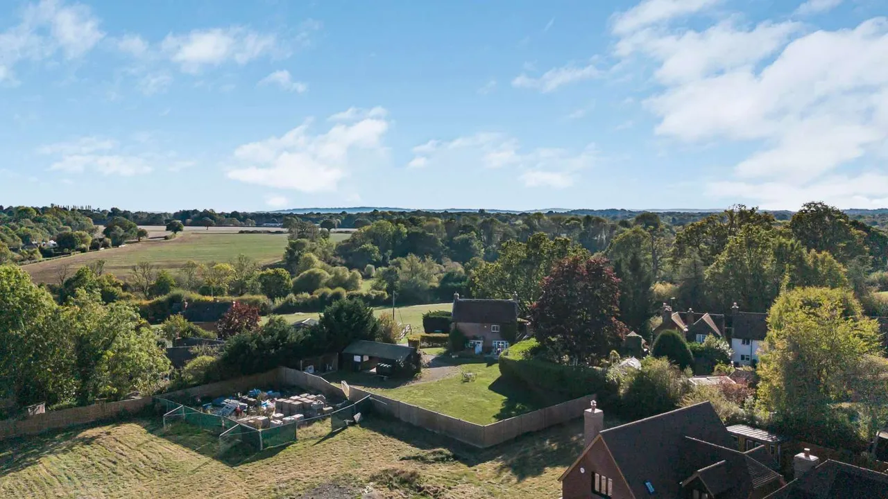 High Street, Loxwood, RH14, photo 23