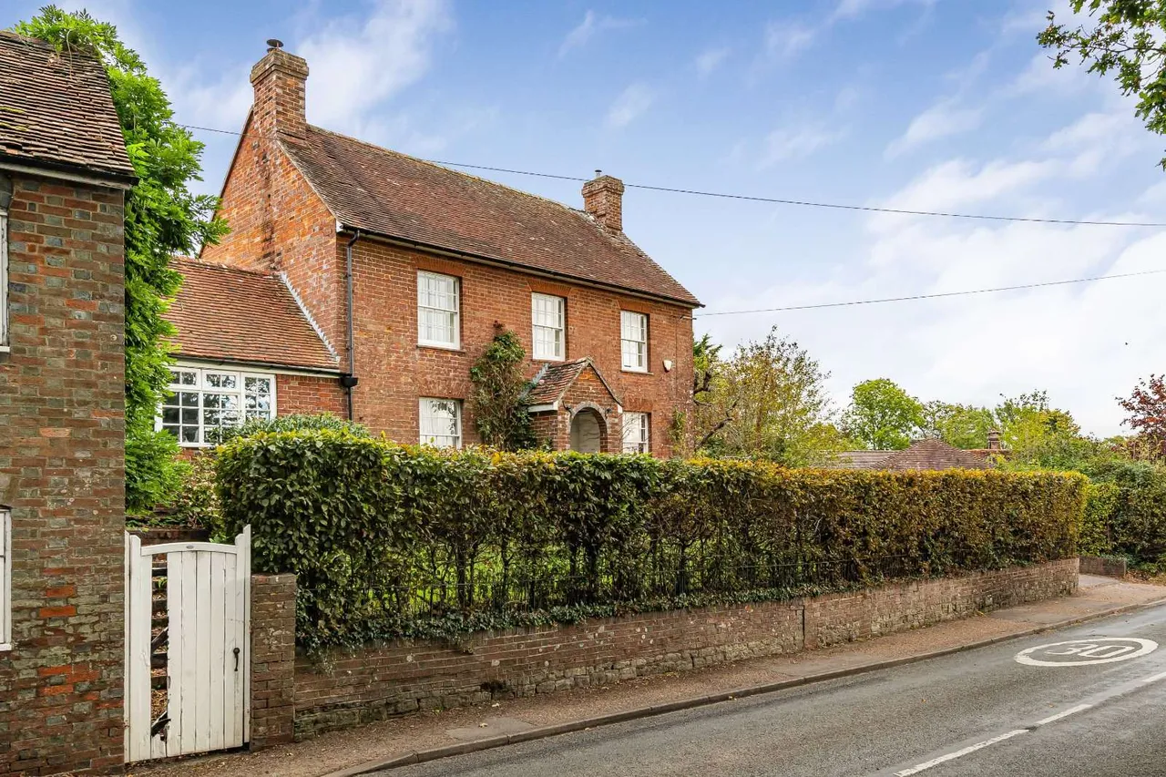 High Street, Loxwood, RH14, photo 17
