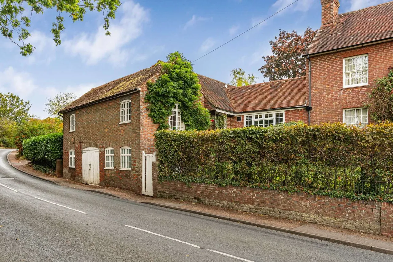 High Street, Loxwood, RH14, photo 19
