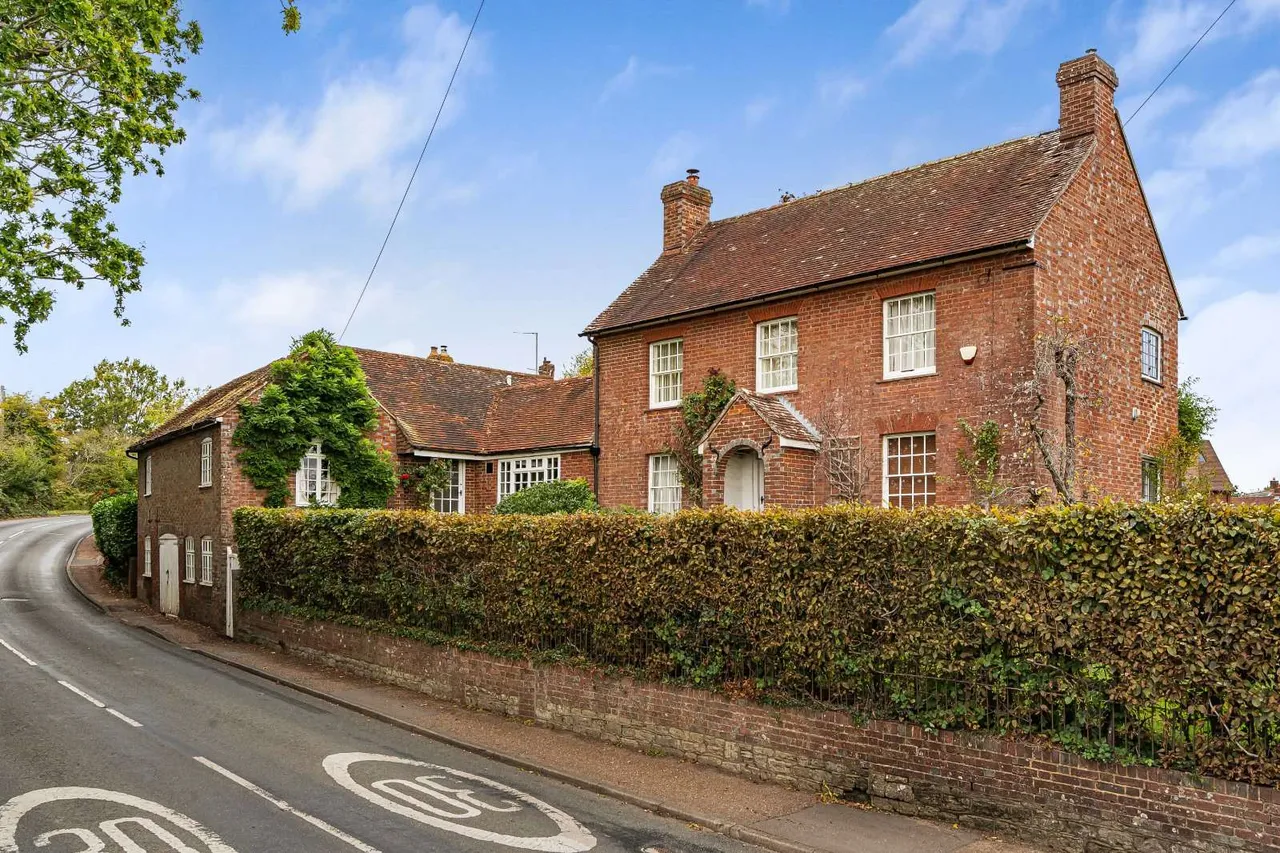 High Street, Loxwood, RH14, photo 16
