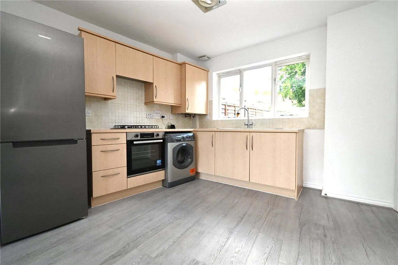 Basswood Drive, Basingstoke, RG24, photo 3