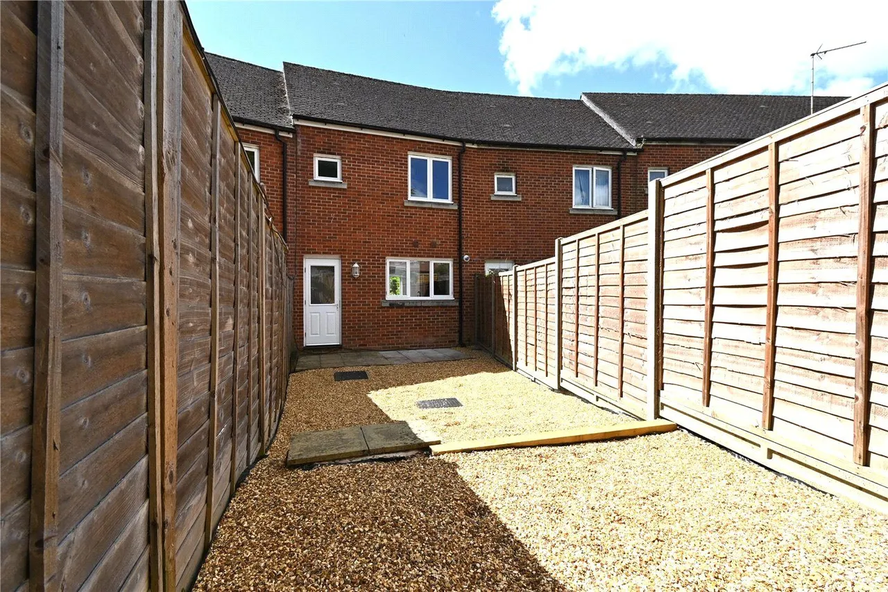 Basswood Drive, Basingstoke, RG24, photo 11