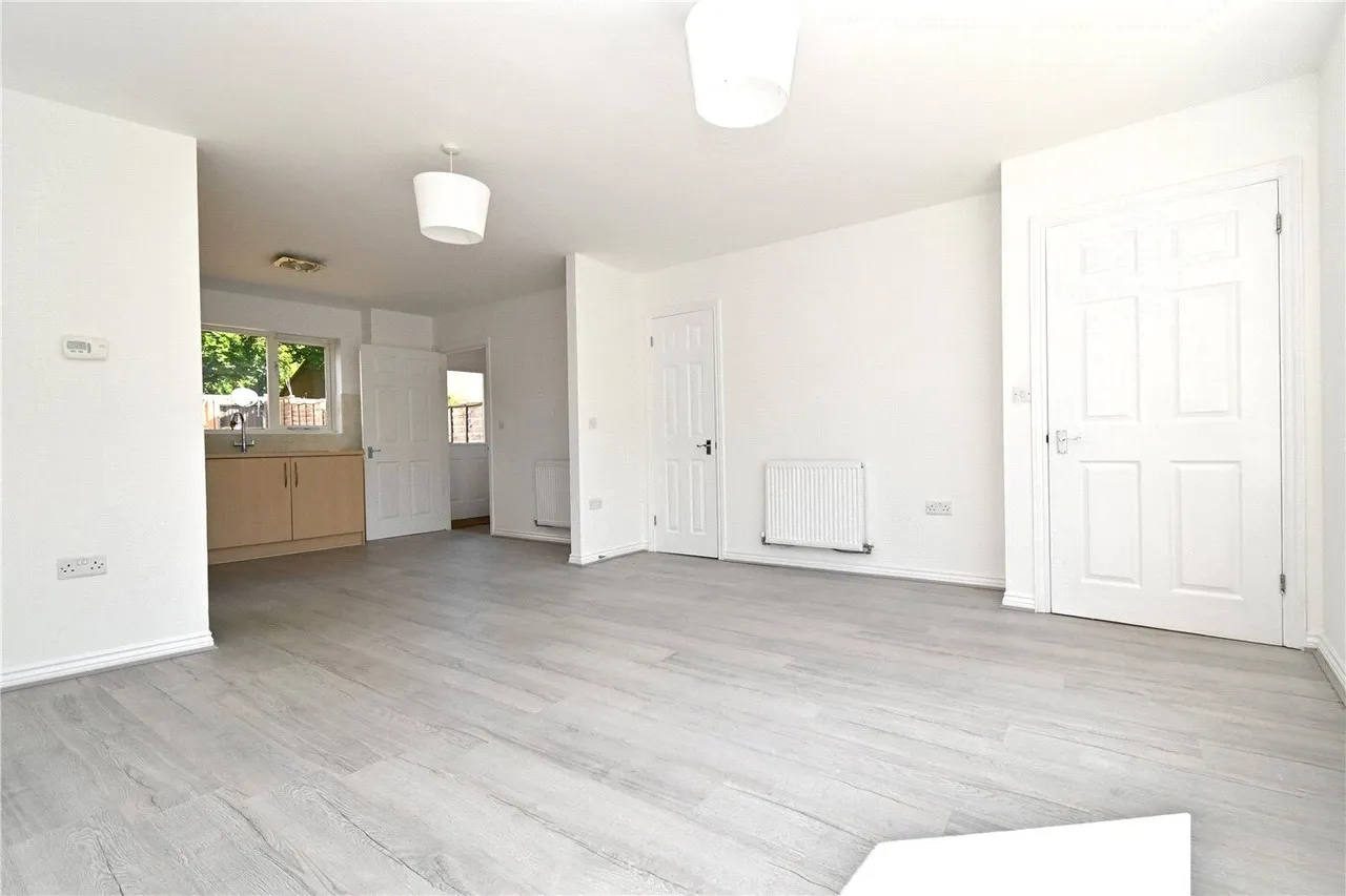 Basswood Drive, Basingstoke, RG24, photo 2