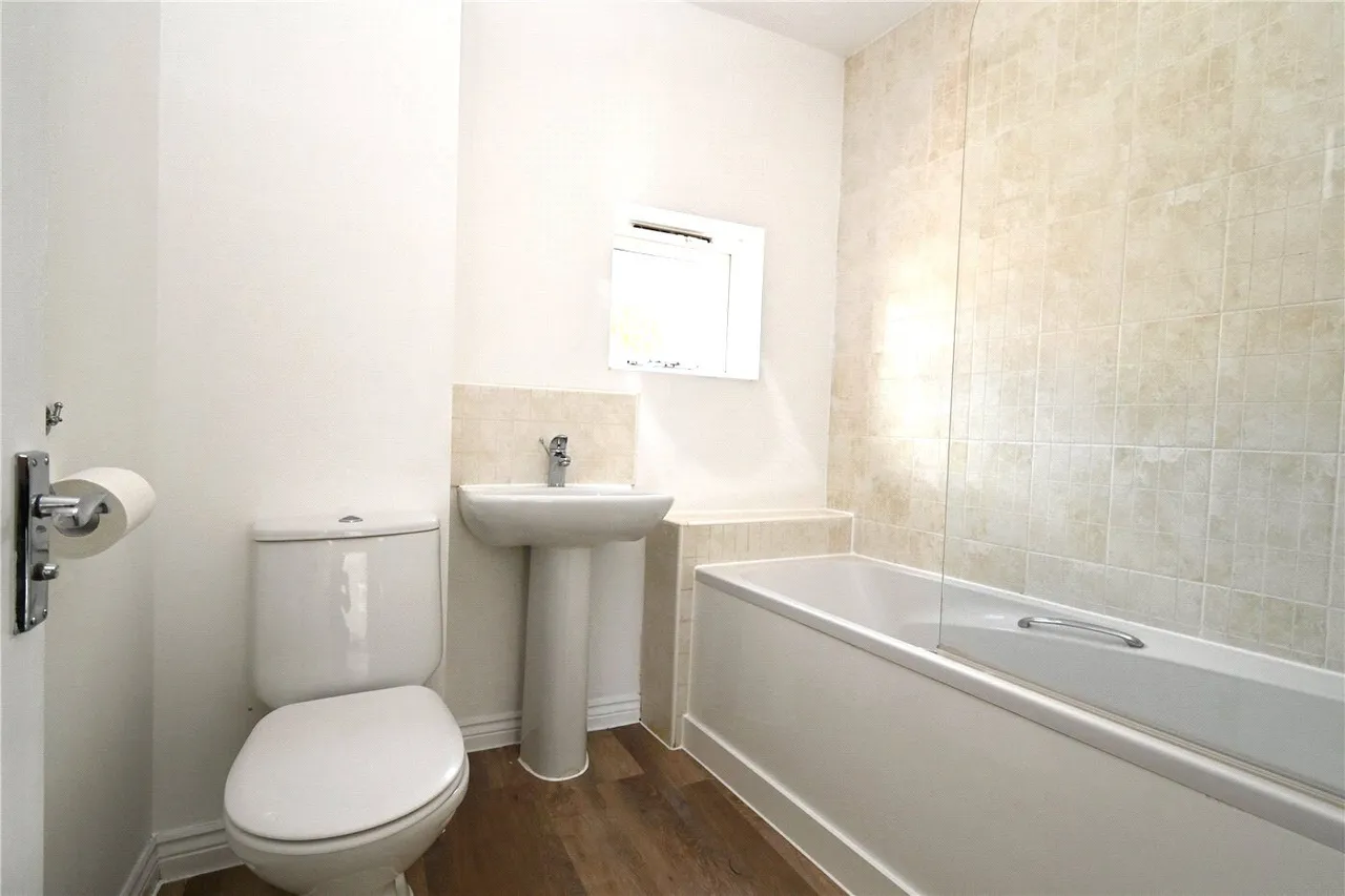Basswood Drive, Basingstoke, RG24, photo 9