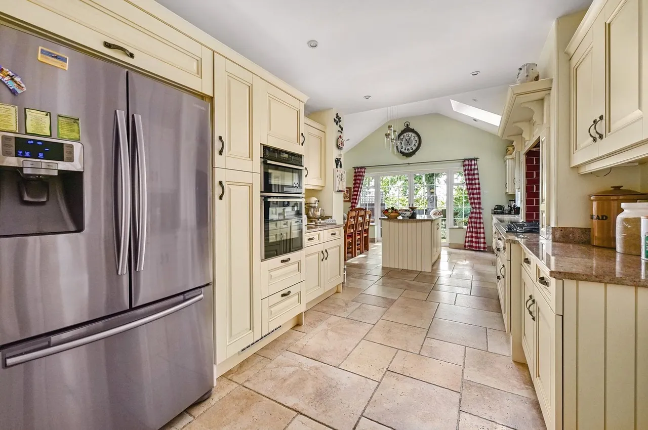 The Sycamores, Farnborough, Hampshire, GU14 7BE, photo 4