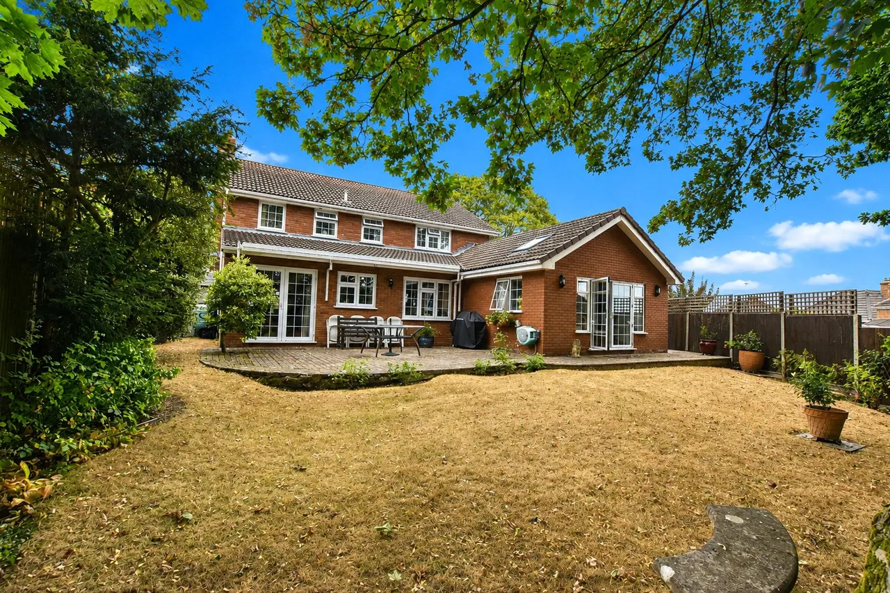 The Sycamores, Farnborough, Hampshire, GU14 7BE, photo 5