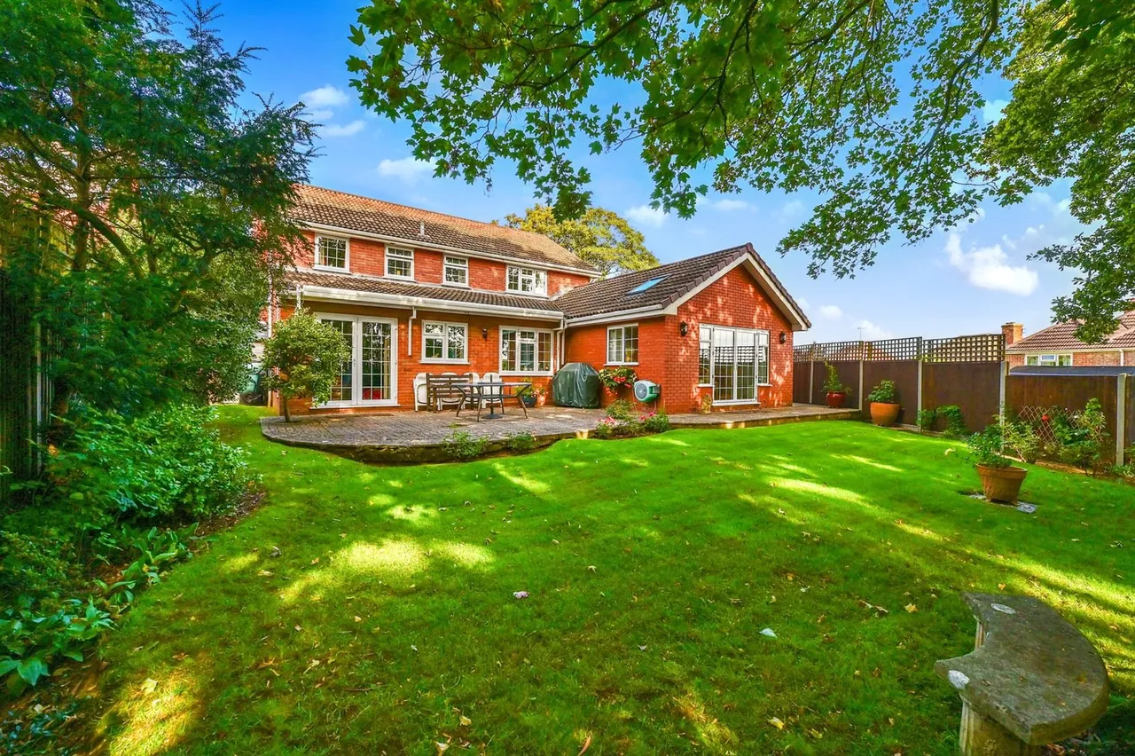 The Sycamores, Farnborough, Hampshire, GU14 7BE, photo 18