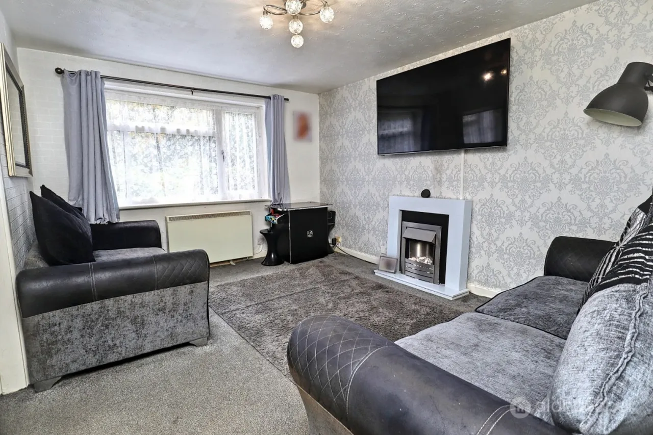 Simon Close, Attleborough, CV11, photo 3