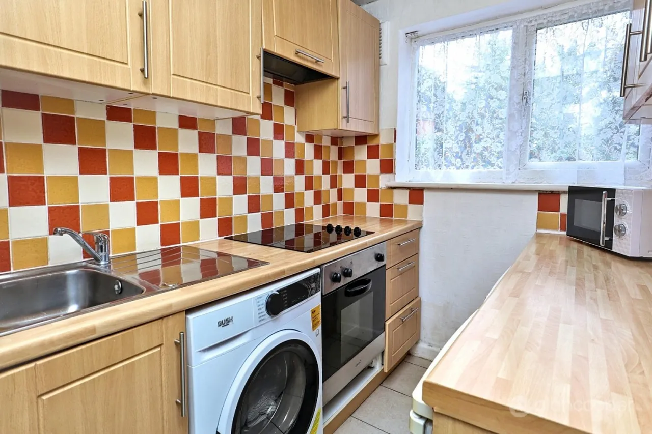 Simon Close, Attleborough, CV11, photo 6